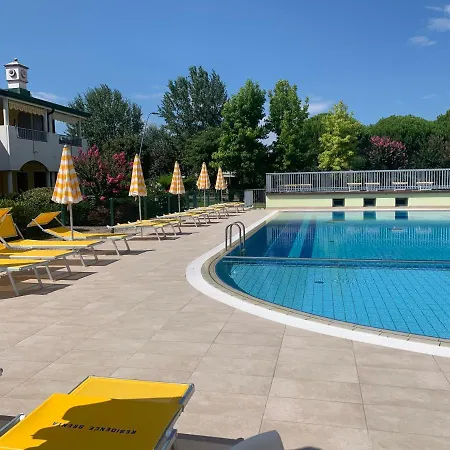 Jody Bibione, Poolside Apartment With Garden Exterior photo