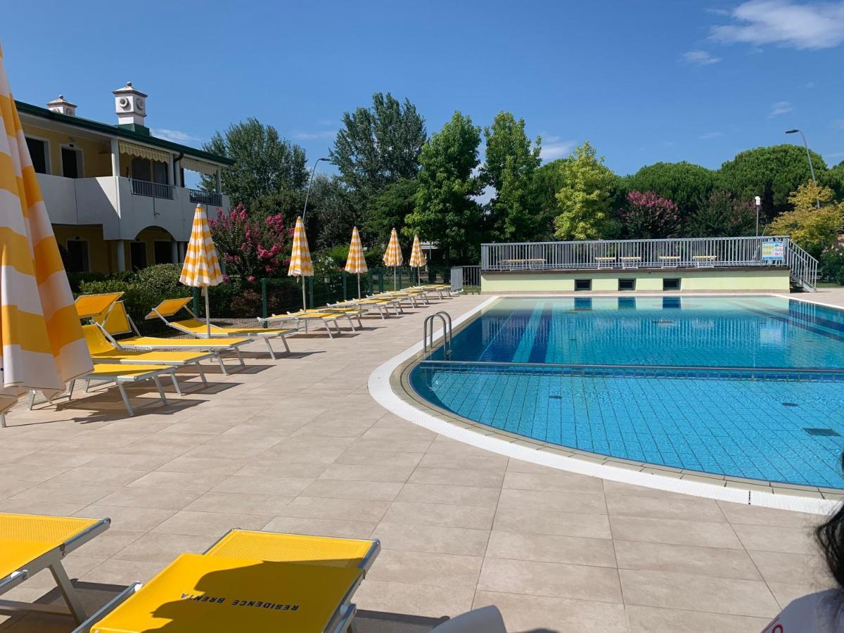 Apartment Jody Bibione, Poolside With Garden